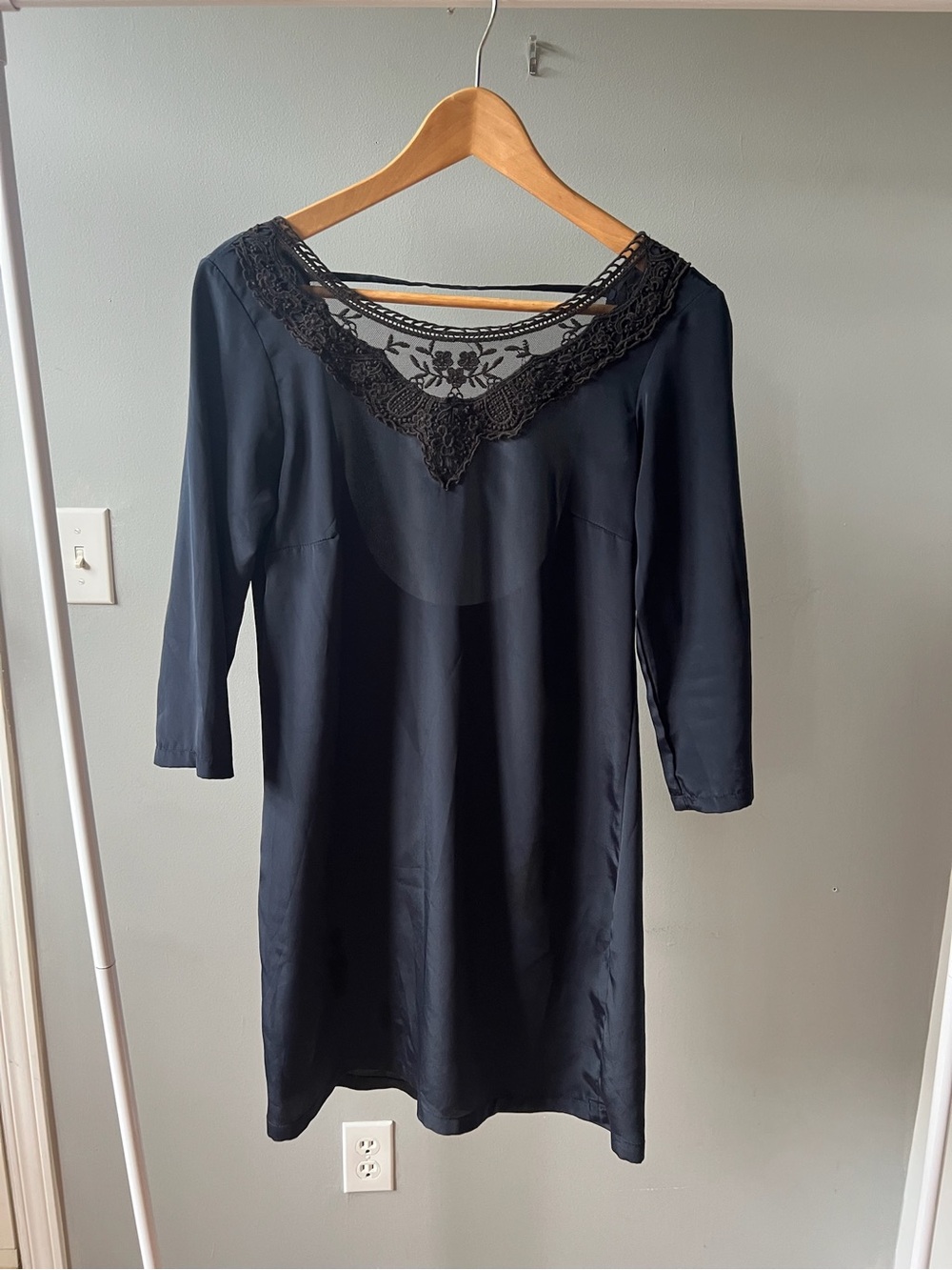 Vero Moda navy backless Black Lace Yoke 3/4 Sleeve Dress - Picture 2 of 5